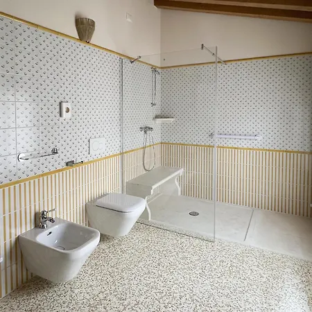 Le 4 Hotell