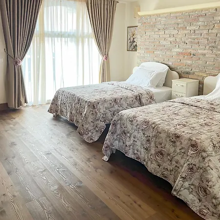 Le 4 Hotel 3*