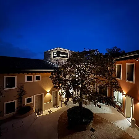Le 4 Hotell