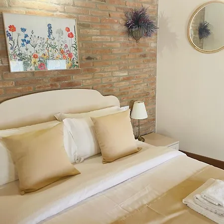 Le 4 Hotel