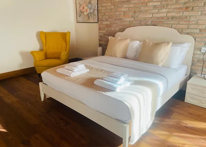 Le 4 Hotel