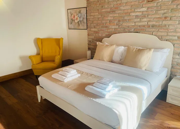 Le 4 Hotel